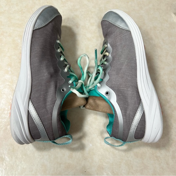 Vionic Agile Fyn Sneakers - Picture 8 of 10